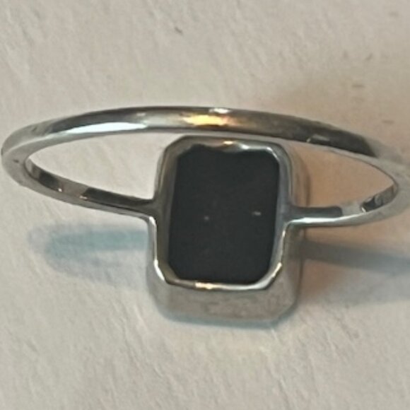 EUC > 🖤 Sterling Silver Onyx Ring - Picture 3 of 4